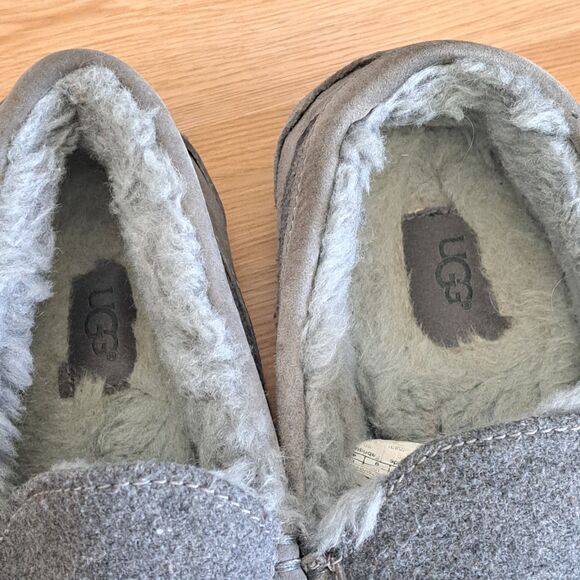 UGG Men’s Ascot Slippers Size 10 Grey Suede UGGplush Fur Lined Slip-On Loafers - Picture 9 of 10